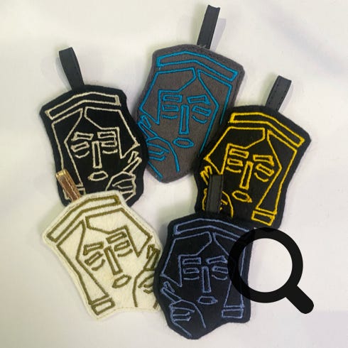 Filz Anhänger klein Xore beidseitig bestickt